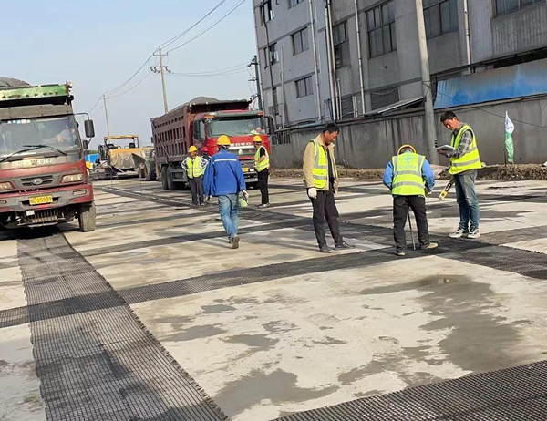 红山街道老材料的新故事：玻璃纤维土工格栅如何在‘白改黑’浪潮中重获新生？